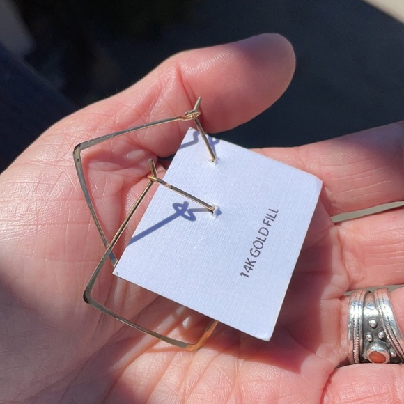 14K Gold Filled Square Hoops NWT - Picture 2 of 2